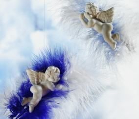 Kleine Engelfiguren Federwölkchen