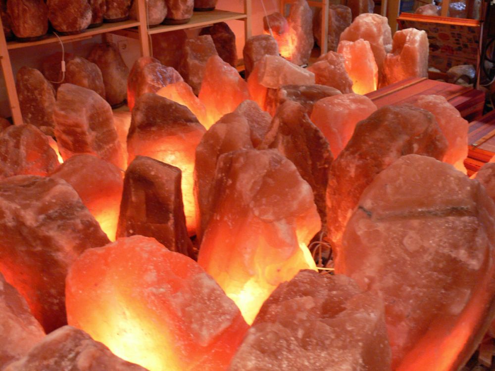 Salzkristall-Lampe elektrisch 40 - ca. 100 kg Holzfuss