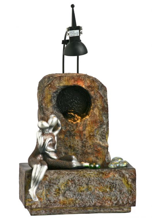 Kleiner Fiberglasbrunnen mit Silbernen Figuren Modell 1