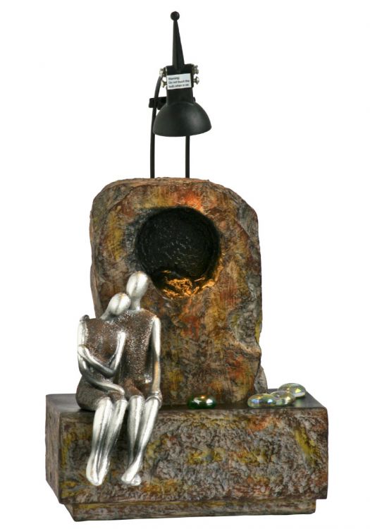 Kleiner Fiberglasbrunnen mit Silbernen Figuren Modell 2