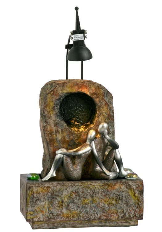 Kleiner Fiberglasbrunnen mit Silbernen Figuren Modell 3