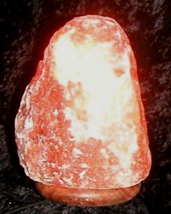 Salzkristall-Lampe elektrisch bis 3 kg mit Holzfuss